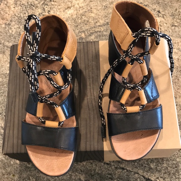 sorel torpeda lace sandal